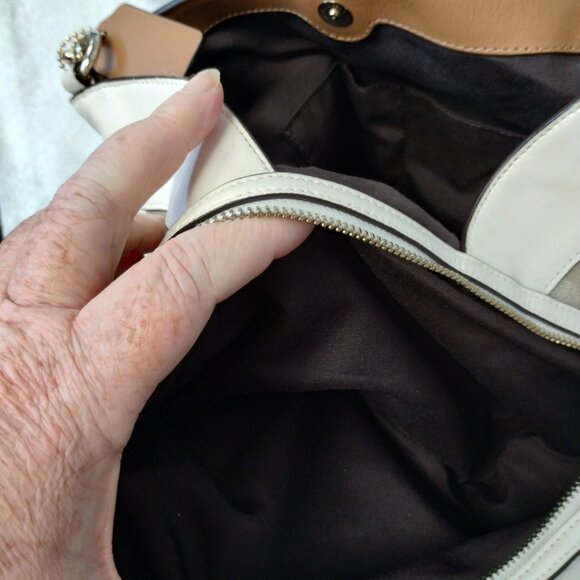 Coach Handbag, cream and tan - Picture 5 of 7